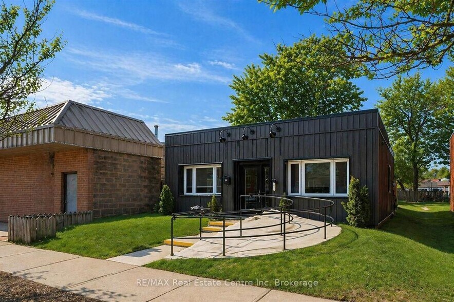 150 Main St, Erin, ON à vendre - Photo de l’immeuble – Image 2 sur 9