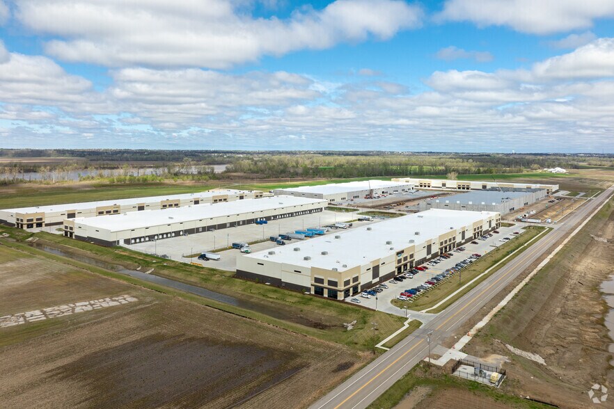 15712 Westport Commerce Dr, Chesterfield, MO à louer - Photo de l’immeuble – Image 3 sur 6