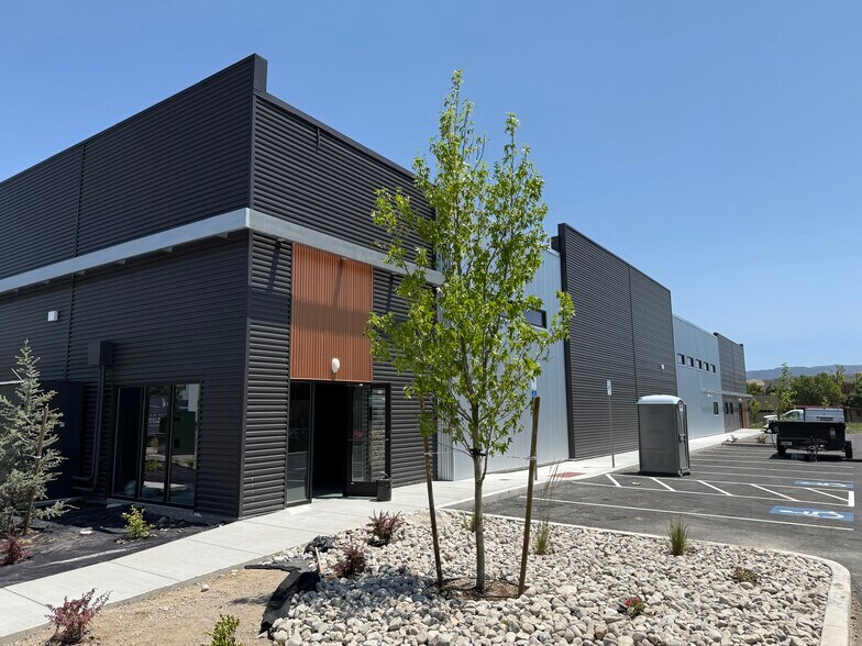 9570 Prototype Ct, Reno, NV à louer - Photo de l’immeuble – Image 3 sur 7
