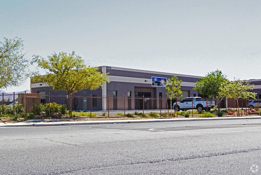 2615 Branson Ave, North Las Vegas, NV à louer - Photo de l’immeuble – Image 1 sur 12