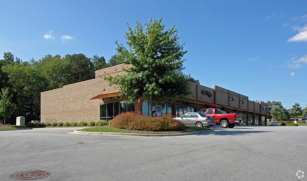 4008 Mendenhall Oaks Pky, High Point, NC à louer - Photo principale – Image 3 sur 5