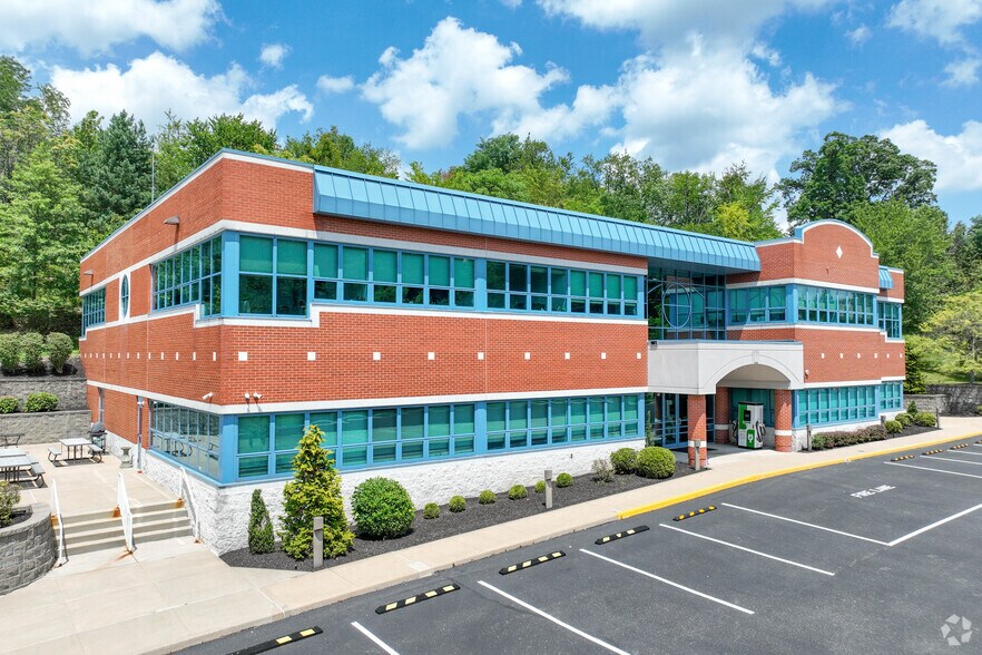 125 Hillvue Ln, Pittsburgh, PA à louer - Photo de l’immeuble – Image 3 sur 4
