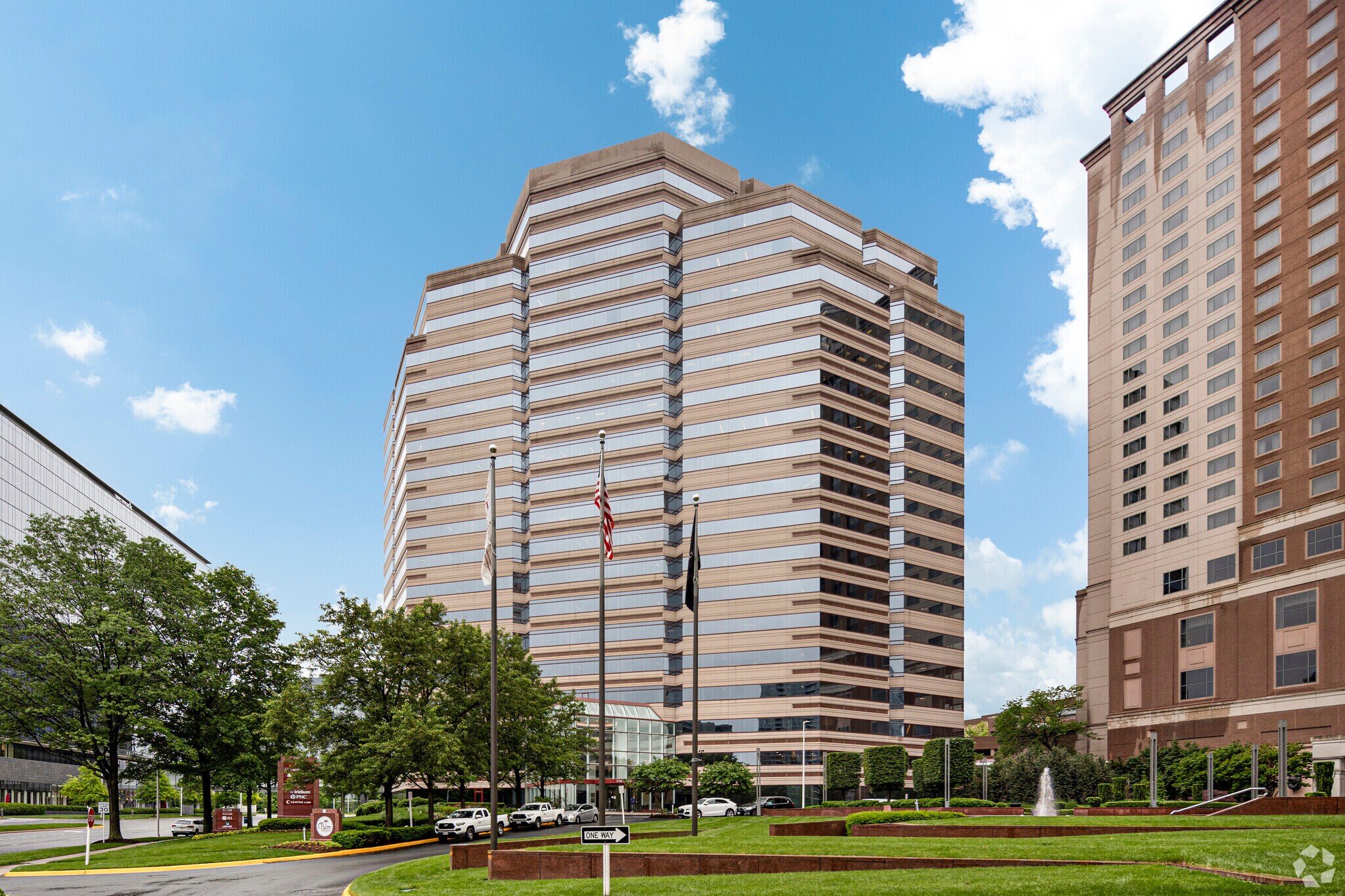 1750 Tysons Blvd, McLean, VA à louer Photo principale– Image 1 sur 37