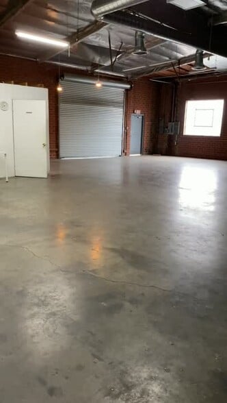 13817 Saticoy St, Van Nuys, CA à louer - Vidéo sur l’annonce professionnelle – Image 2 sur 6