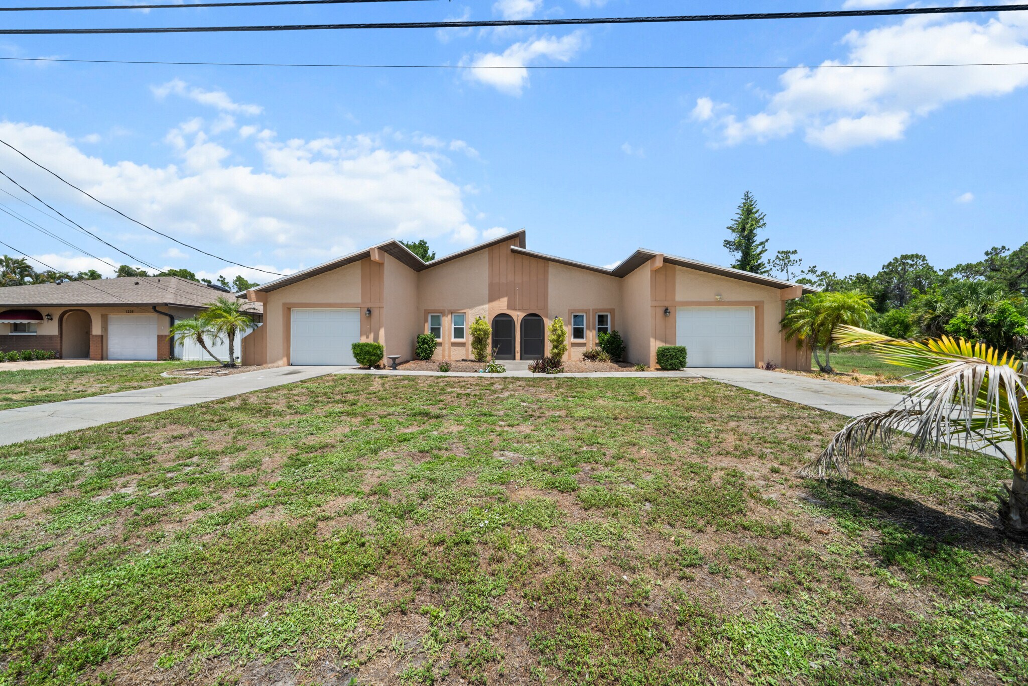 1237 SE 24th Ave, Cape Coral, FL à vendre Photo principale– Image 1 sur 28