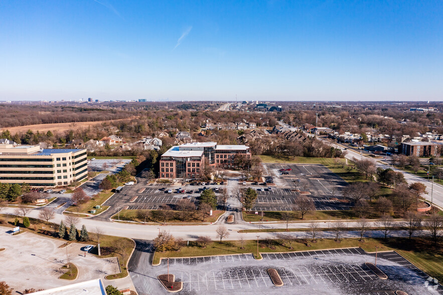 2200 Cabot Dr, Lisle, IL à louer - Aérien – Image 2 sur 11