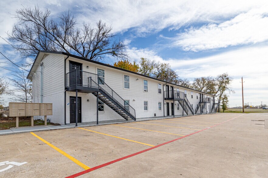 653 N Henry Hynds Expy, Van Alstyne, TX à vendre - Photo de l’immeuble – Image 3 sur 11