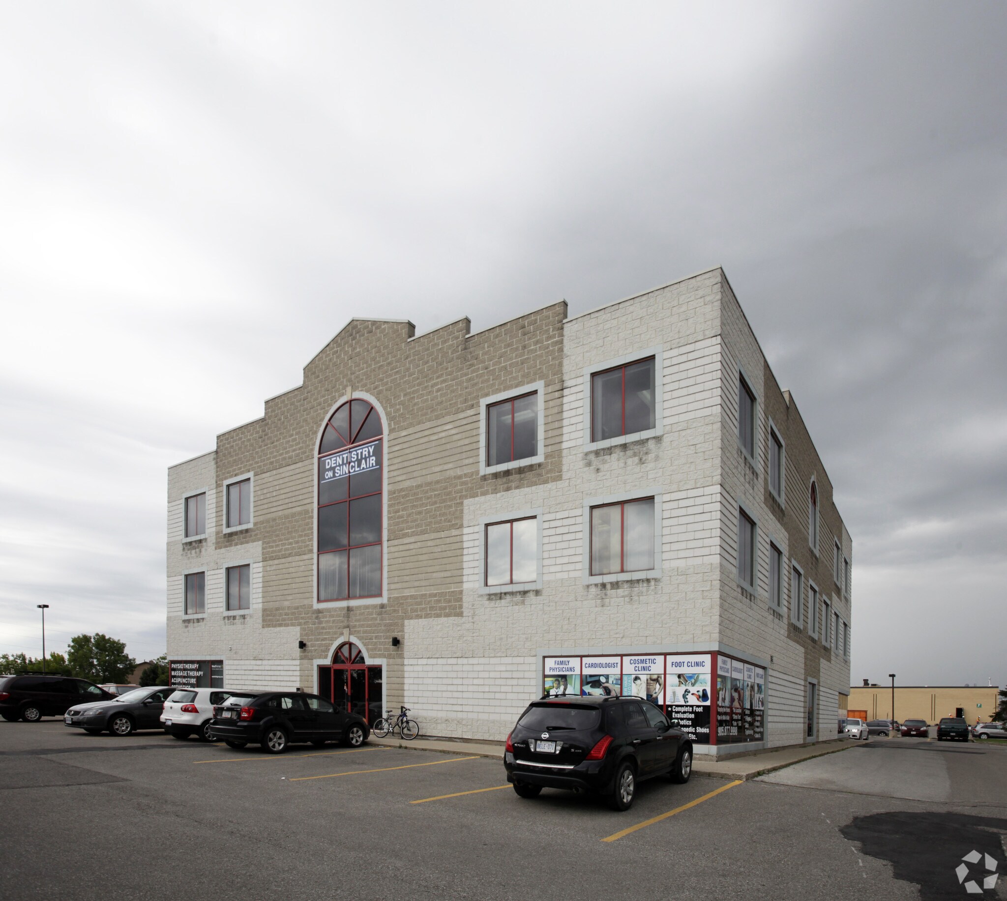 99 Sinclair Ave, Halton Hills, ON à louer Photo principale– Image 1 sur 3