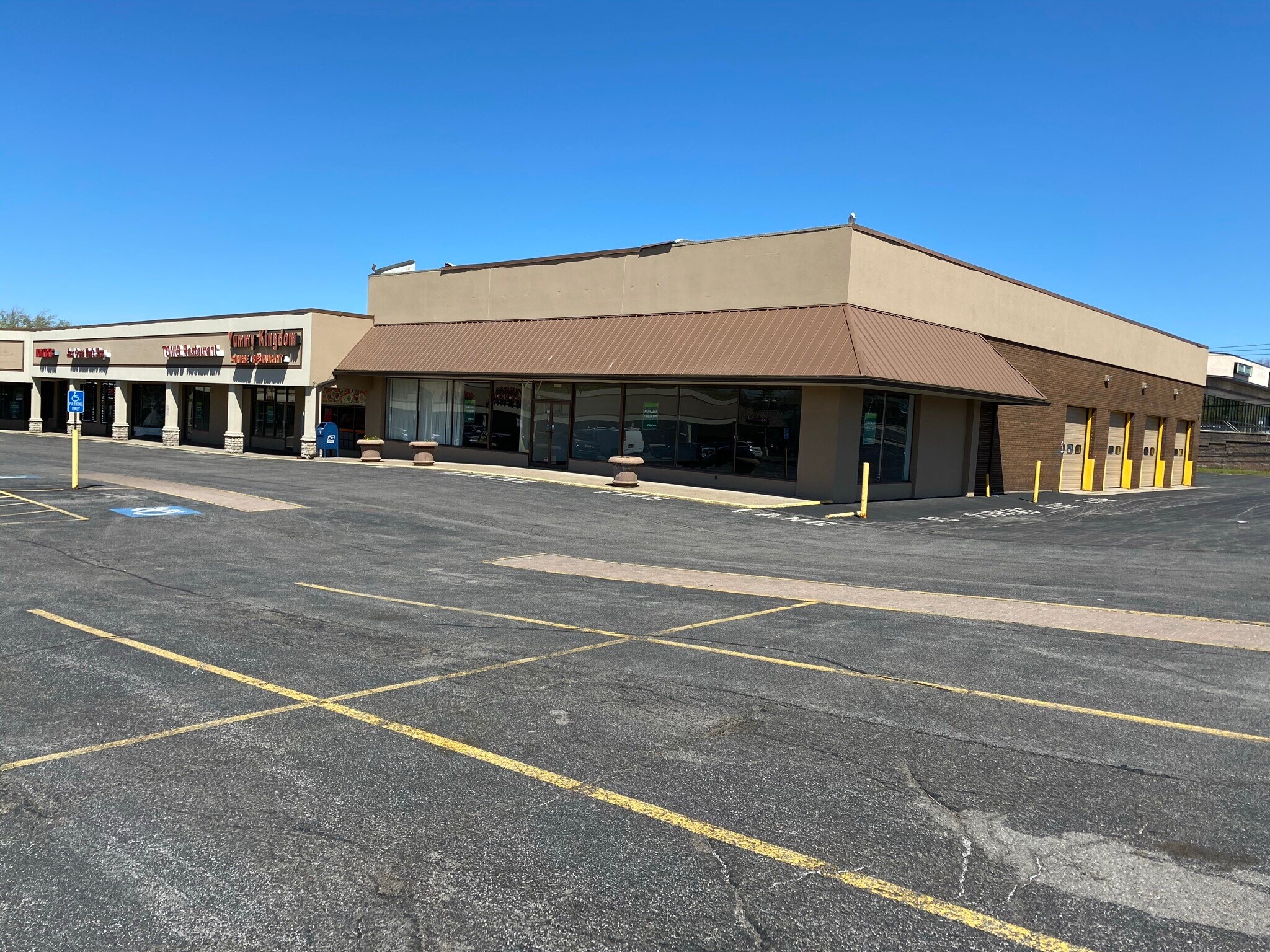 720-744 E Ridge Rd, Rochester, NY à louer Photo principale– Image 1 sur 6