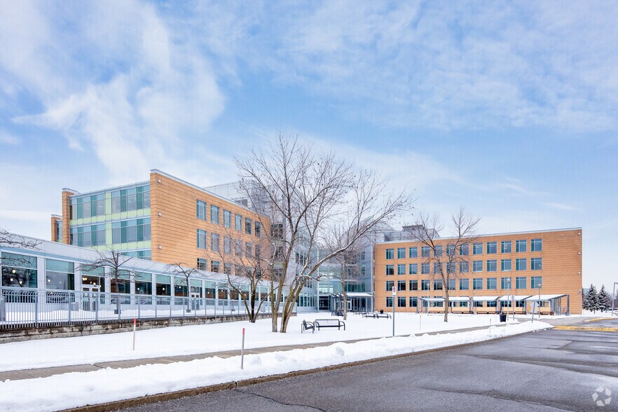 2351 Boul Alfred-Nobel, Montréal, QC à louer - Photo de l’immeuble – Image 1 sur 3