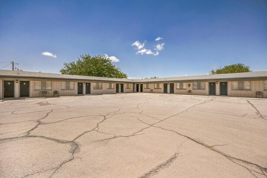 2146 W Picacho Ave, Las Cruces, NM à vendre - Photo de l’immeuble – Image 3 sur 16