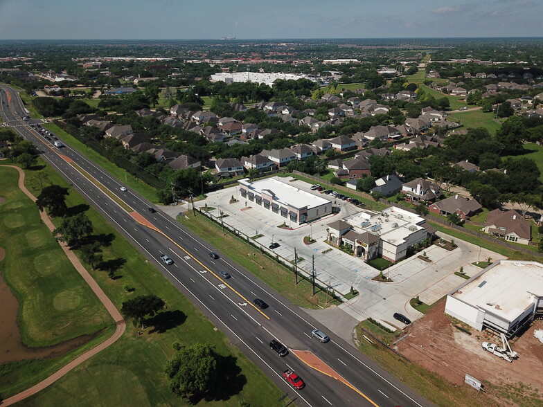 2730 FM 1092 Rd, Missouri City, TX à louer - Photo de l’immeuble – Image 2 sur 4