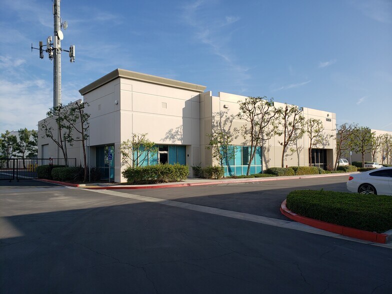 13905 Ramona Ave, Chino, CA à louer - Photo de l’immeuble – Image 1 sur 12