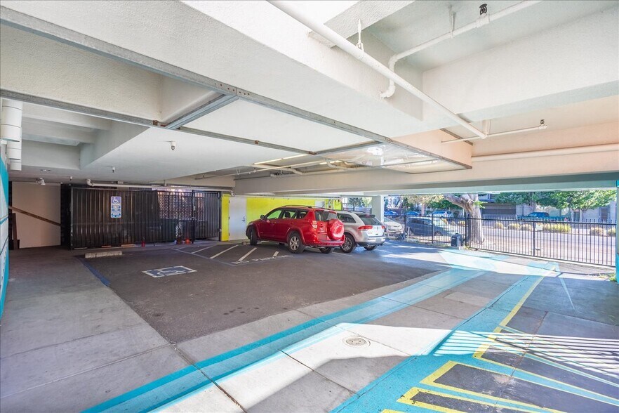 482 W MacArthur Blvd, Oakland, CA à vendre - Photo de l’immeuble – Image 2 sur 55