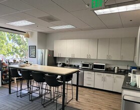 800 W El Camino Real, Mountain View, CA à louer Photo intérieure– Image 1 sur 3