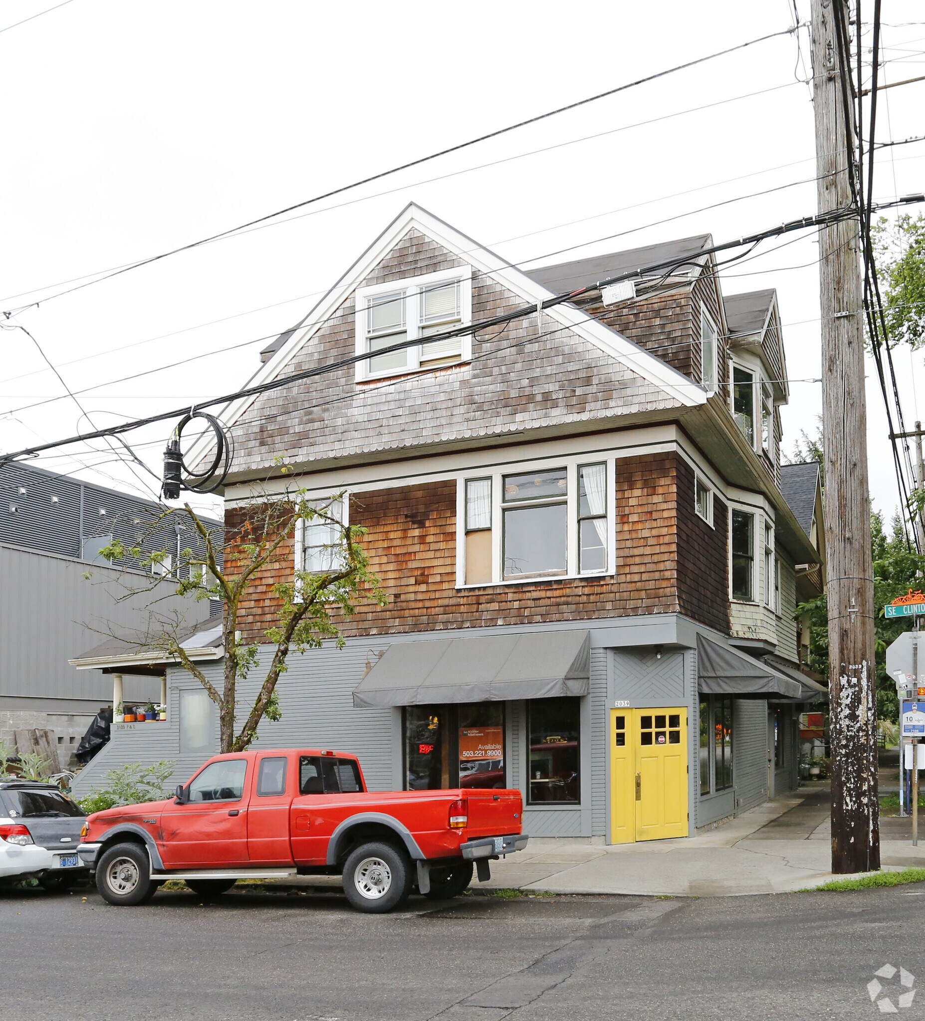 2039 SE Clinton St, Portland, OR à louer Photo principale– Image 1 sur 14