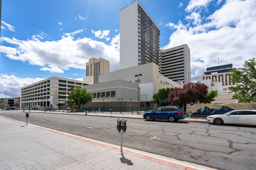 219 University Way, Reno, NV à louer - Photo de l’immeuble – Image 3 sur 4