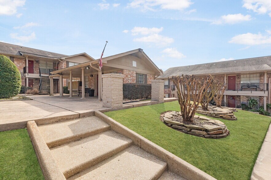 2451 Lake Rd, Huntsville, TX à vendre - Photo de l’immeuble – Image 2 sur 78