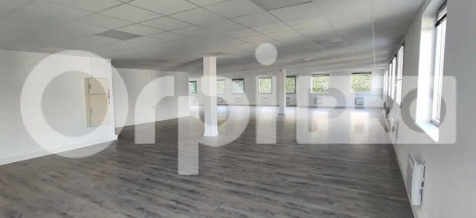 Bureau dans Chevilly-Larue à louer - Photo de l’immeuble – Image 1 sur 4