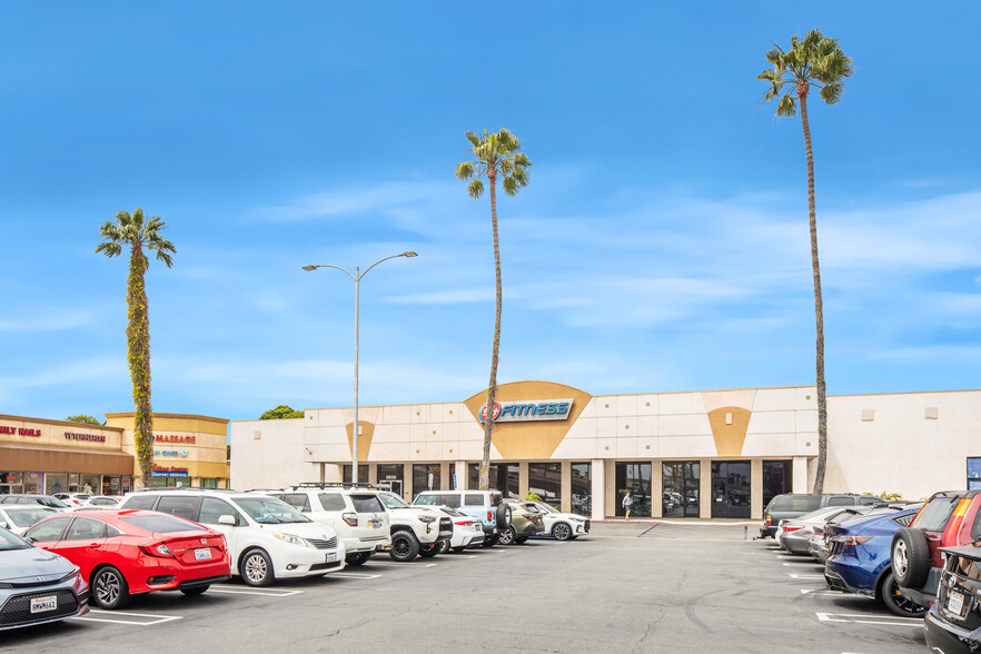 5858 Warner Ave, Huntington Beach, CA à vendre - Photo de l’immeuble – Image 3 sur 7
