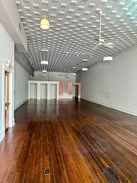 426 Washington St, Columbus, IN à louer - Photo de l’immeuble – Image 3 sur 6