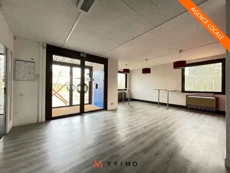 Bureau dans Aubergenville à vendre - Photo de l’immeuble – Image 2 sur 10