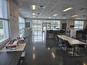 6729 Belvedere Rd, West Palm Beach, FL à louer Photo intérieure– Image 1 sur 4