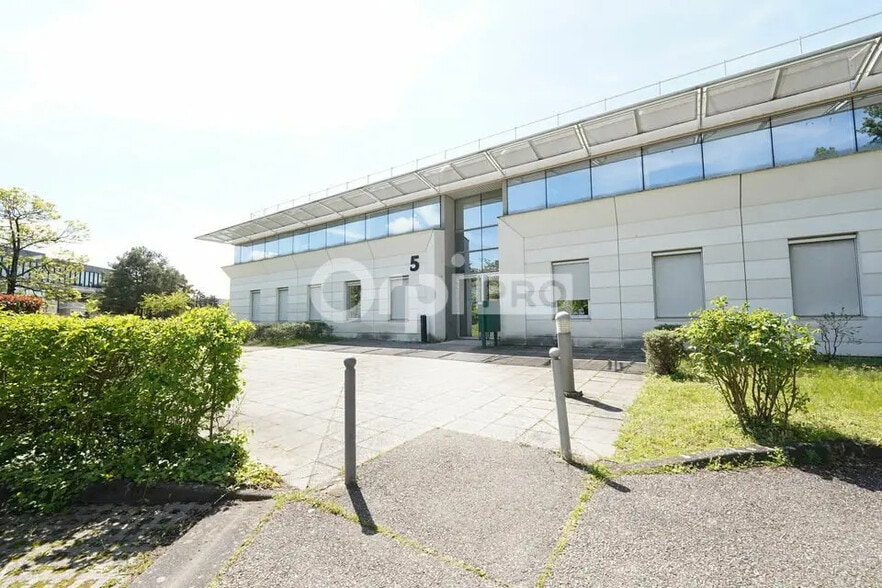 5 Rue Edison, Bron à louer - Photo de l’immeuble – Image 1 sur 11