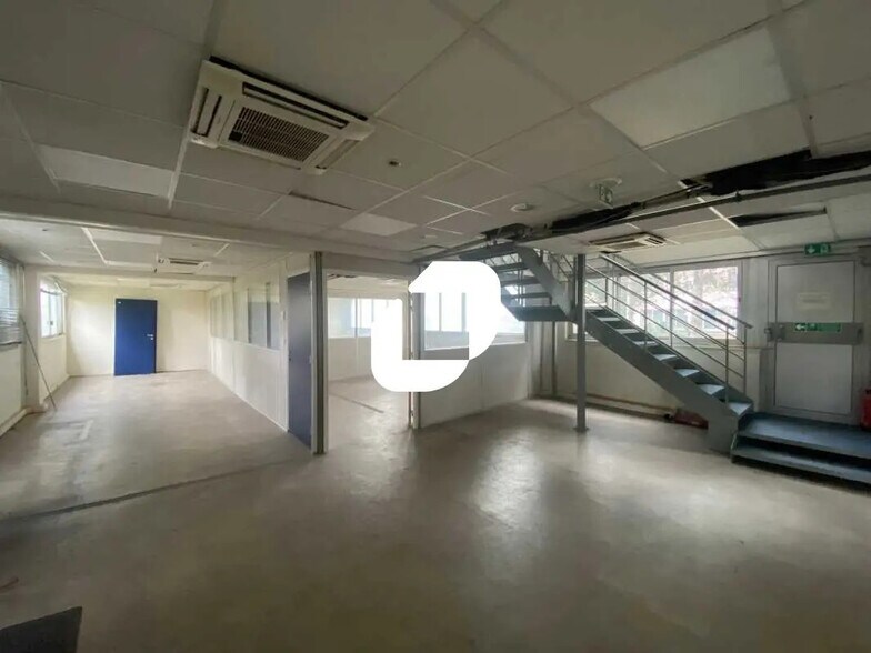 Local d’activités dans Gennevilliers à louer - Photo de l’immeuble – Image 2 sur 17