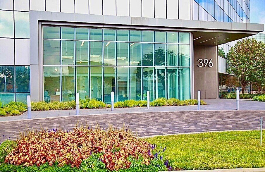 396 W Greens Rd, Houston, TX à vendre - Photo de l’immeuble – Image 2 sur 29