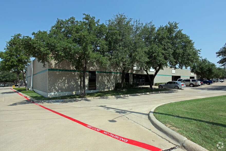 12901-12919 Valley Branch Ln, Farmers Branch, TX à louer - Photo de l’immeuble – Image 1 sur 3