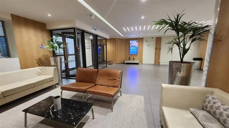 Bureau dans Boulogne-Billancourt à louer - Photo de l’immeuble – Image 2 sur 7