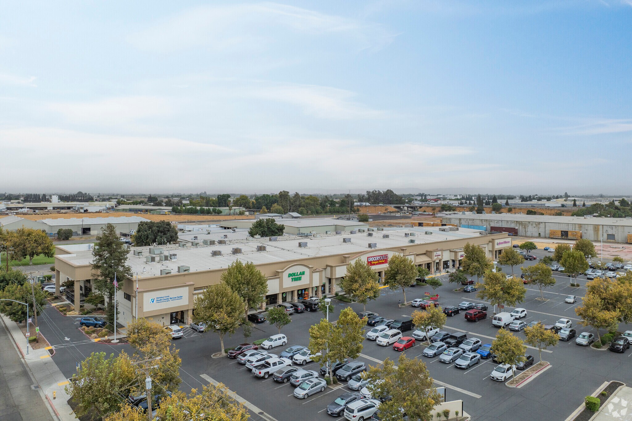 1300-1360 W Main St, Turlock, CA à louer Photo principale– Image 1 sur 9