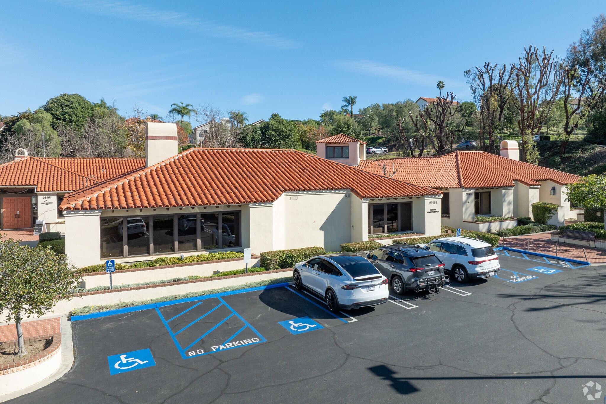 26161 Marguerite Pky, Mission Viejo, CA à louer Photo principale– Image 1 sur 6