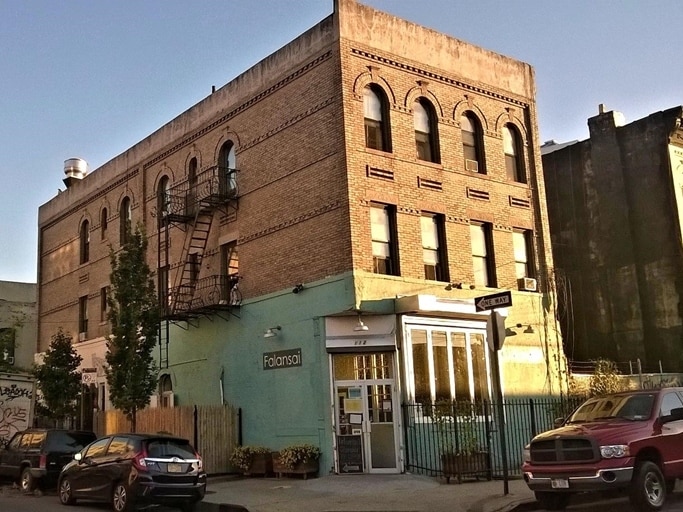 112 Harrison Pl, Brooklyn, NY à louer - Photo de l’immeuble – Image 2 sur 13