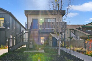 Plus de détails pour 124 Calgary Av, Penticton, BC - Logement à vendre