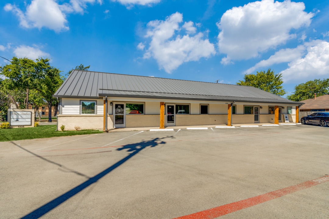 1335 E Crosby Rd, Carrollton, TX à louer Photo intérieure– Image 1 sur 10