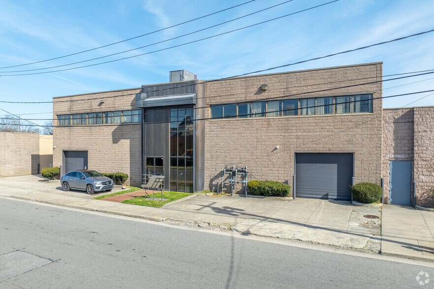 22 Sprague Ave, Amityville, NY à vendre - Photo de l’immeuble – Image 2 sur 18