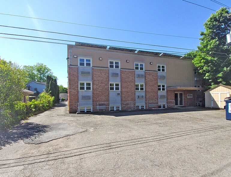 804 Sarah St, Stroudsburg, PA à louer - Photo de l’immeuble – Image 2 sur 4