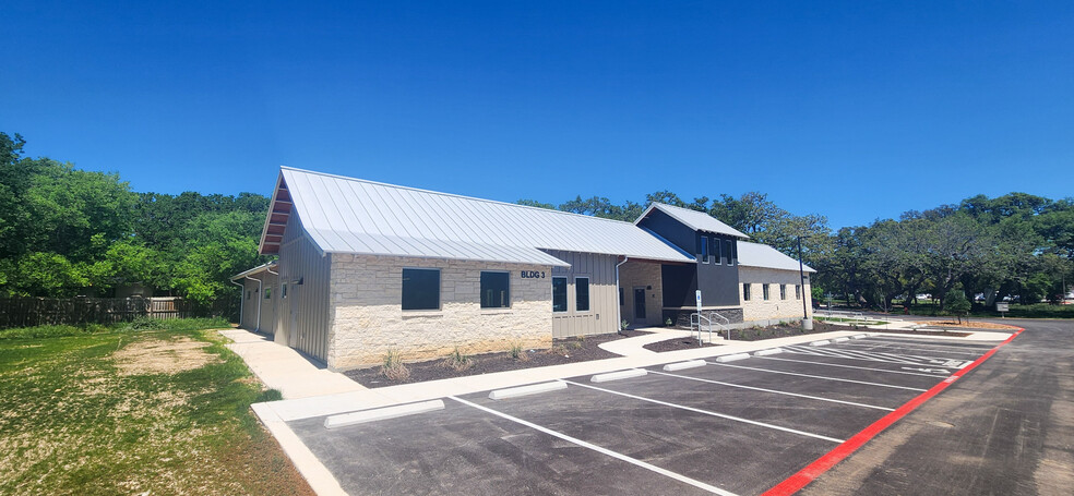 614 Frey St, Boerne, TX à louer - Photo de l’immeuble – Image 2 sur 8