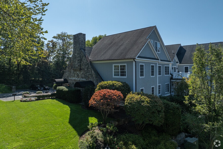 2 Dearfield Dr, Greenwich, CT à louer - Photo principale – Image 1 sur 3
