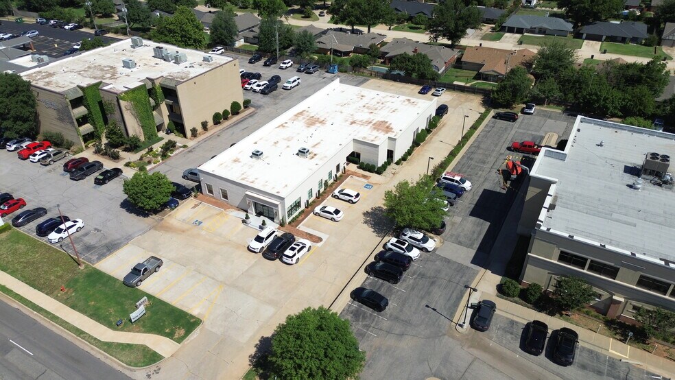 3717 NW 63rd St, Oklahoma City, OK à louer - Aérien – Image 1 sur 2
