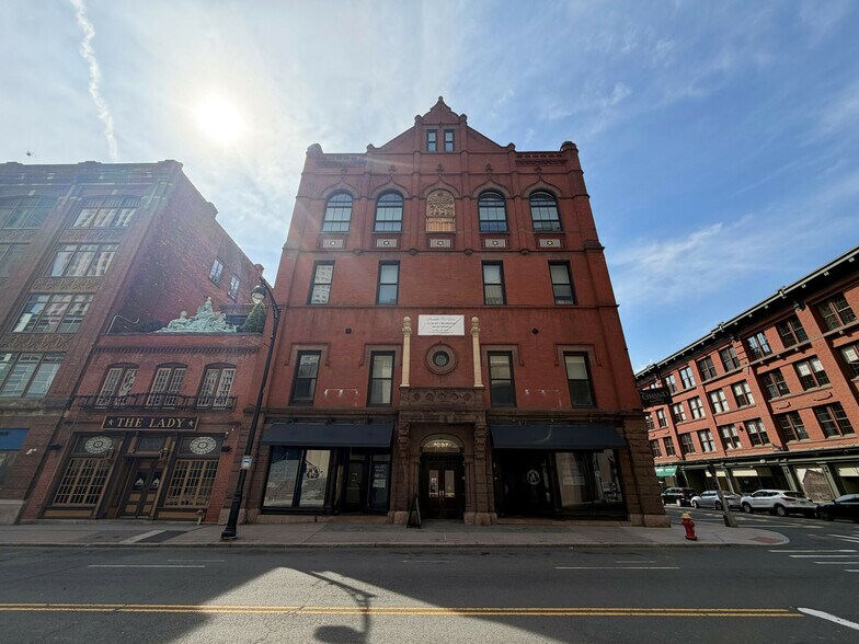 199-204 Ann Uccello St, Hartford, CT à louer - Photo de l’immeuble – Image 3 sur 12