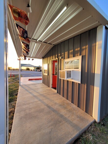 101 W Main St, Geronimo, OK à vendre - Photo de l’immeuble – Image 3 sur 10