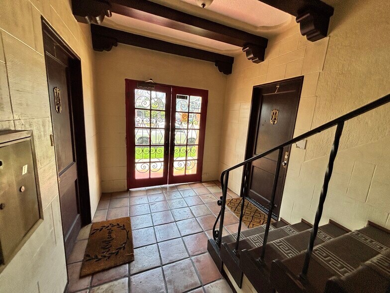 925 N Lacy St, Santa Ana, CA à vendre - Photo intérieure – Image 3 sur 25