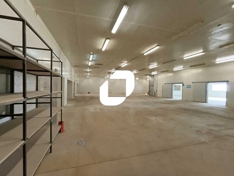 Bureau dans Saint-Jean-du-Pin à louer - Photo de l’immeuble – Image 1 sur 9