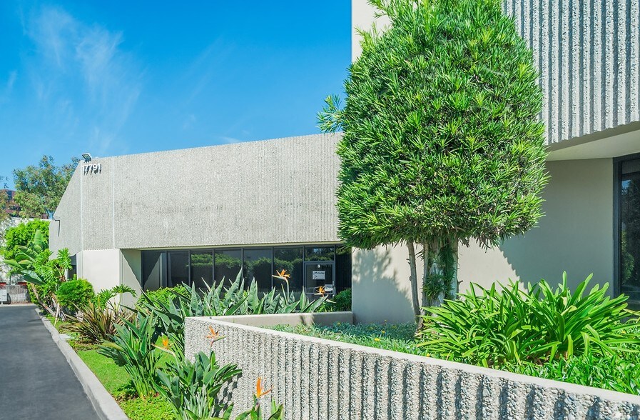 17781-17791 Mitchell Ave N, Irvine, CA à louer - Photo de l’immeuble – Image 3 sur 6