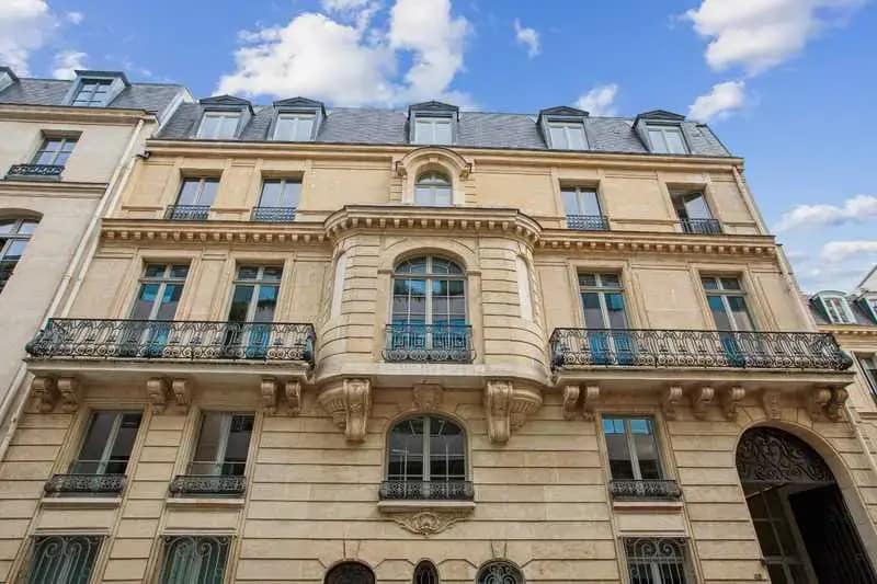 48 Rue La Pérouse, Paris à louer - Photo de l’immeuble – Image 2 sur 3