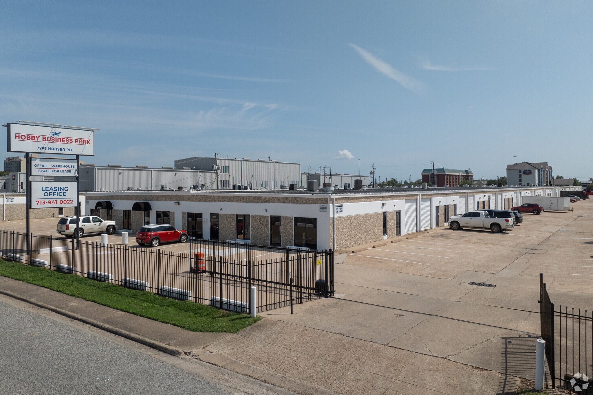 7999 Hansen Rd, Houston, TX à louer Photo principale– Image 1 sur 13
