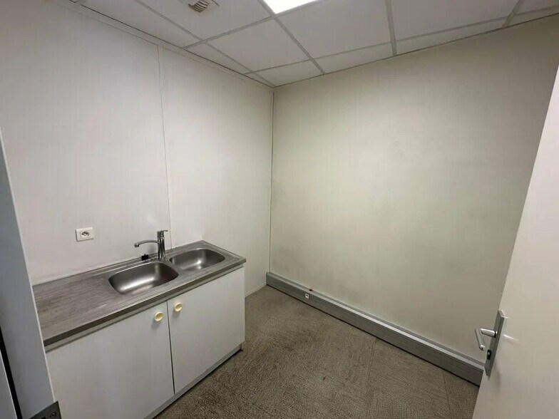 Bureau dans Reims à louer - Photo de l’immeuble – Image 2 sur 5